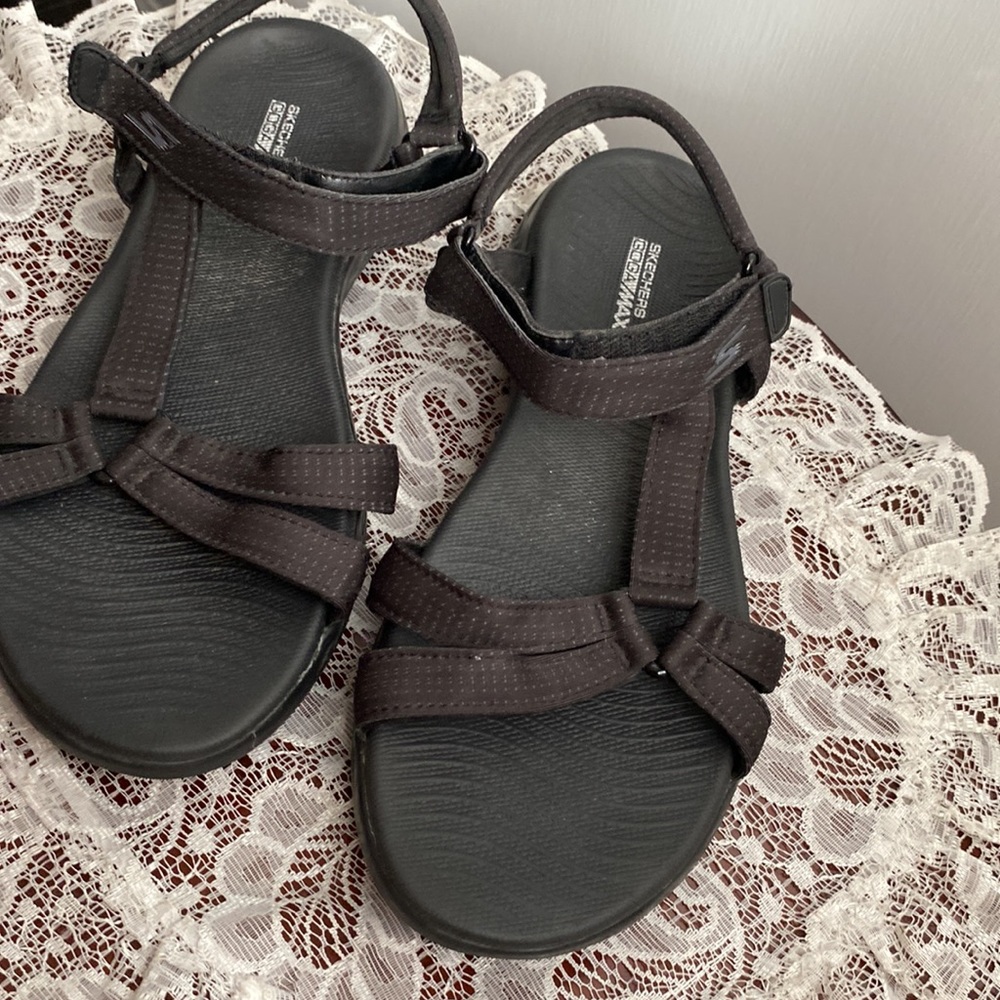 Skechers Goga Max Active Sandals Off black size 9 velcro adjustable ankle strap - Picture 2 of 9